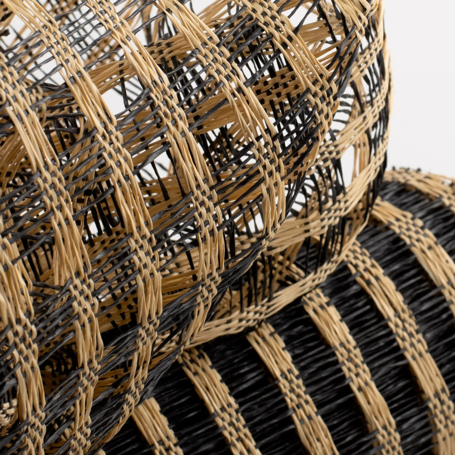 21" Poly Burlap Check Mesh: Black & Beige